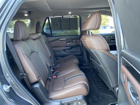 Used 2025 Honda Pilot Elite image 13