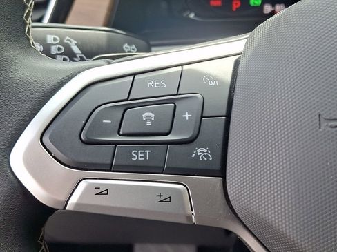 Used 2025 Volkswagen Atlas SE image 21