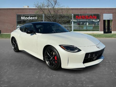 Certified 2024 Nissan Z Performance w/ Floor Mat Package image 5