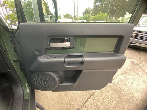 Used 2013 Toyota FJ Cruiser 4WD w/ Upgrade Pkg image 19