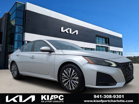 Used 2023 Nissan Altima 2.5 SV w/ SV Premium Package FWD image 1