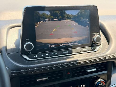 Used 2025 Nissan Rogue SV FWD image 31