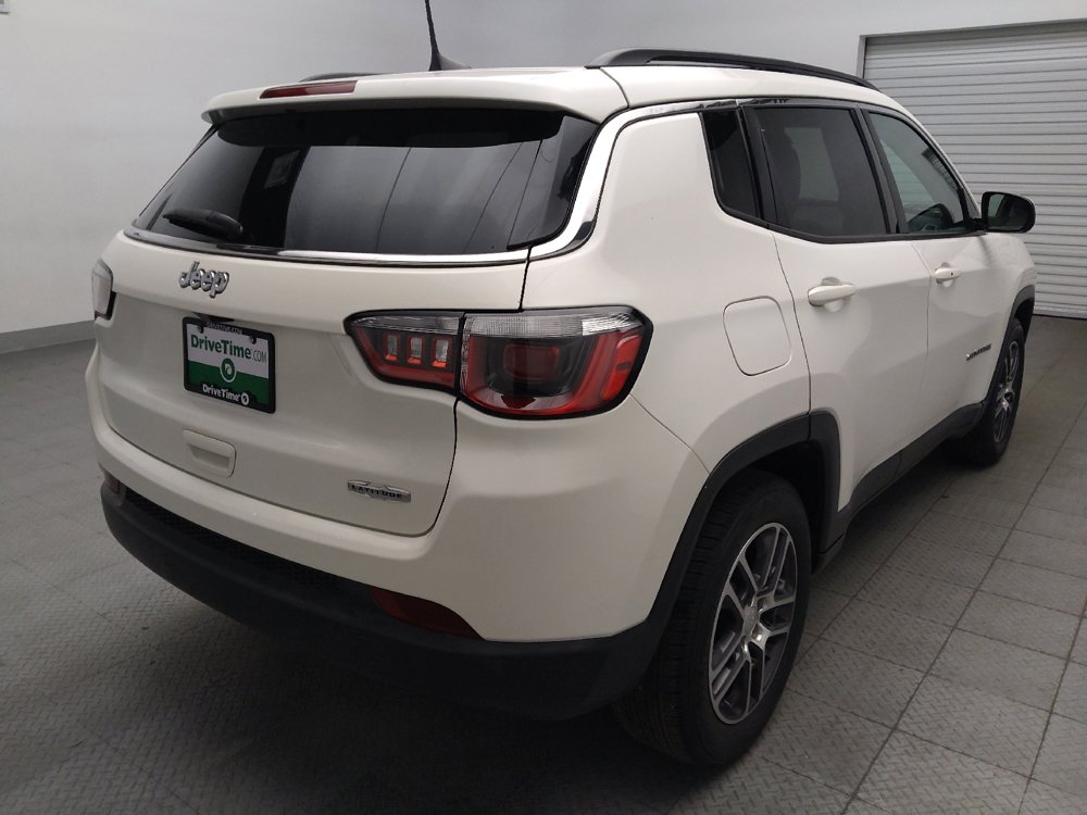 Used 2018 Jeep Compass Latitude w/ Popular Equipment Group FWD image 9