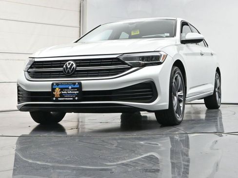 Used 2023 Volkswagen Jetta SE w/ Panoramic Sunroof Package FWD image 29