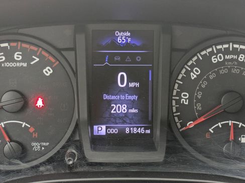 Used 2018 Toyota Tacoma SR image 19