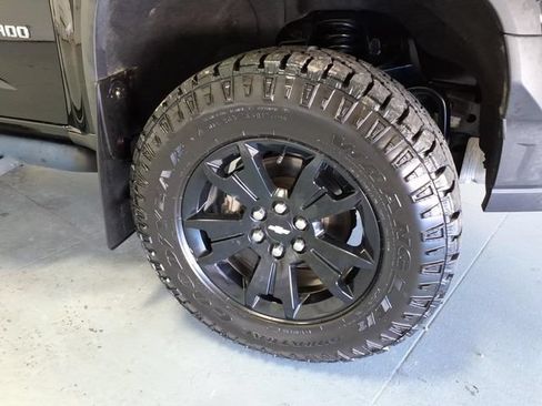 Used 2018 Chevrolet Colorado ZR2 w/ ZR2 Midnight Special Edition AWD/4WD image 9