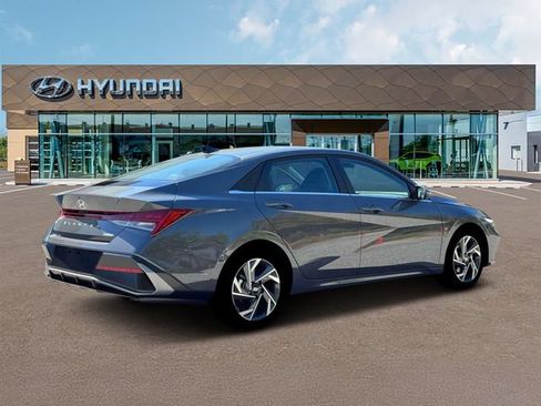 New 2026 Hyundai Elantra Limited FWD image 7