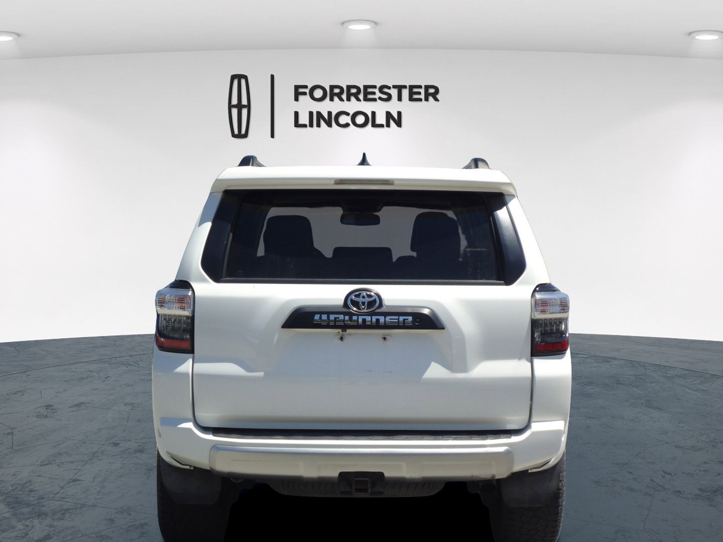 Used 2018 Toyota 4Runner TRD Off-Road Premium AWD/4WD image 4