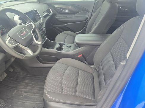Used 2024 GMC Terrain SLE w/ Driver Convenience Package image 19