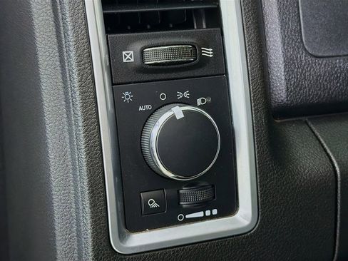 Used 2022 RAM 1500 Classic SLT image 12