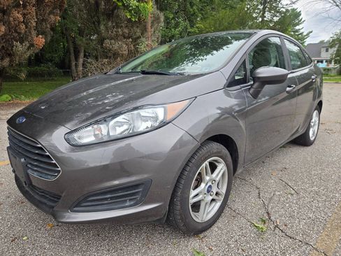 Used 2018 Ford Fiesta SE FWD image 2