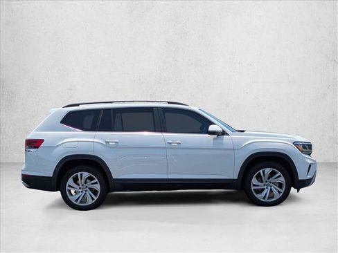 Used 2022 Volkswagen Atlas SE w/ Panoramic Sunroof Package FWD image 4