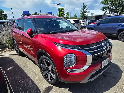 Used 2025 Mitsubishi Outlander AWD image 14