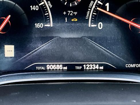 Used 2017 BMW 750i image 21