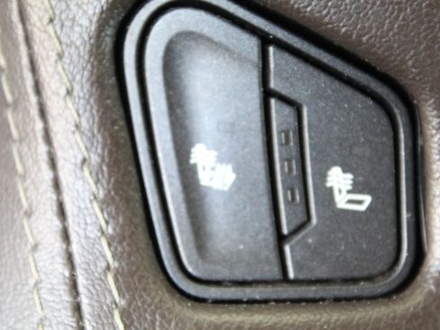 Used 2019 Chevrolet Suburban LT AWD/4WD image 45