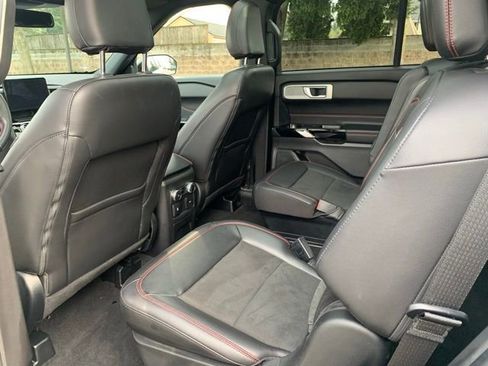 Certified 2022 Ford Explorer ST-Line w/ Class IV Trailer Tow Package image 18