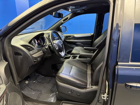 Used 2019 Dodge Grand Caravan GT FWD image 12