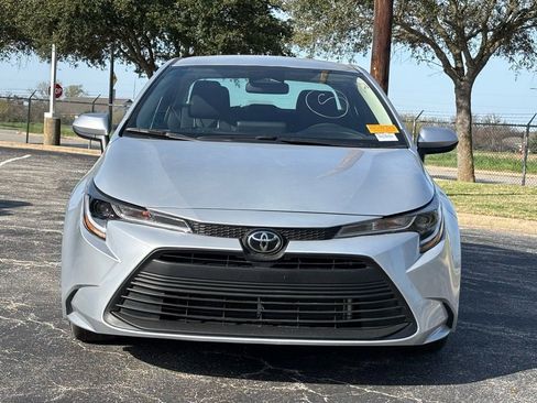 Used 2025 Toyota Corolla LE image 3