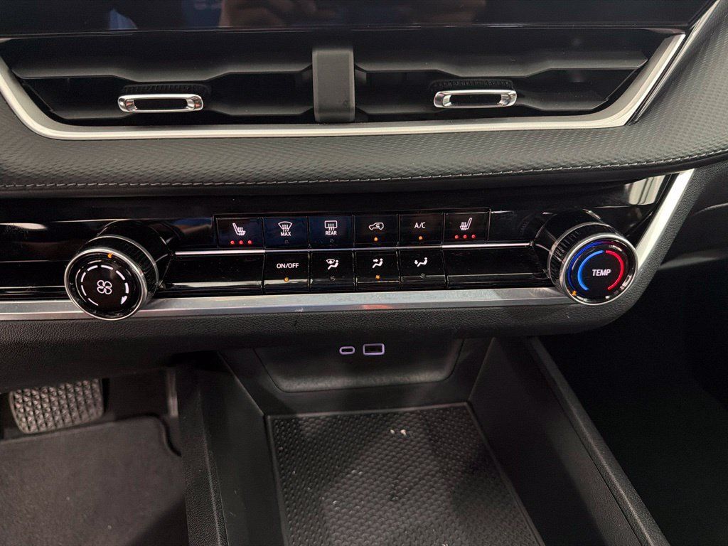 Used 2026 Chevrolet Equinox LT FWD image 17