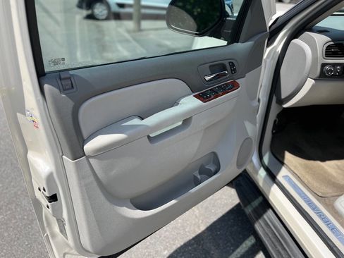 Used 2014 Chevrolet Tahoe LTZ RWD image 7