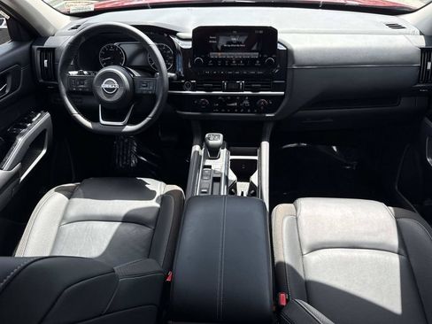 Certified 2024 Nissan Pathfinder SL FWD image 18
