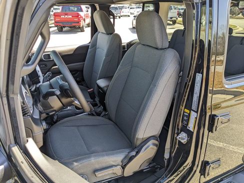 Certified 2025 Jeep Wrangler Sahara 4xe image 35