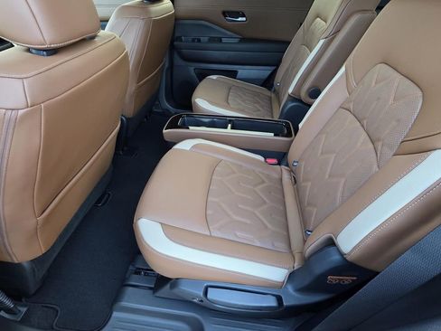 New 2026 Nissan Pathfinder Platinum image 10