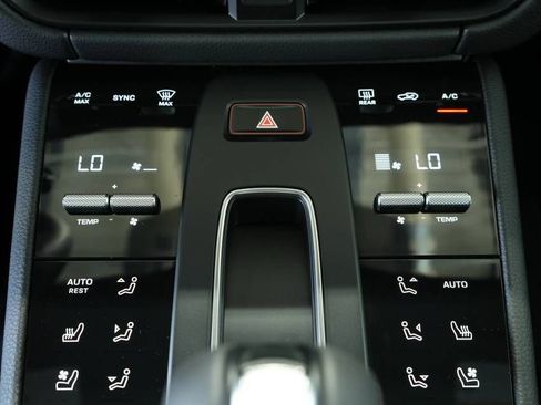 Certified 2024 Porsche Macan image 21