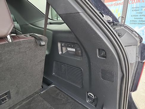 Used 2025 Ford Explorer Platinum w/ LUX Leather Package AWD/4WD image 98