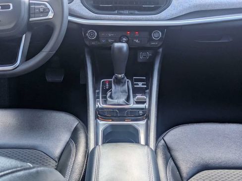 Used 2024 Jeep Compass Latitude AWD/4WD image 19