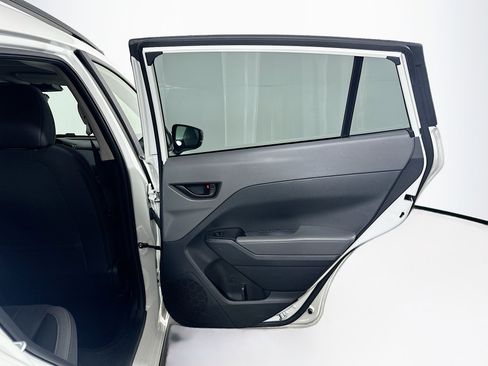 Used 2025 Subaru Crosstrek 2.0i Premium image 29