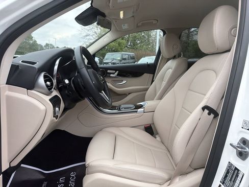 Used 2022 Mercedes-Benz GLC 300 4MATIC image 11