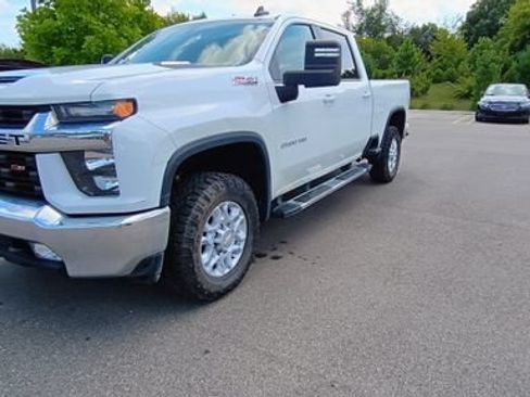 Used 2023 Chevrolet Silverado 2500 LT w/ Convenience Package AWD/4WD image 3