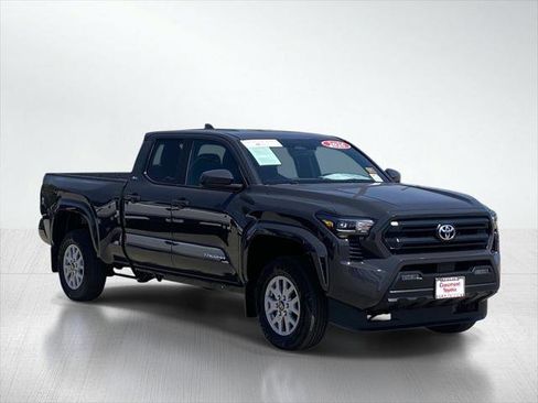 Certified 2026 Toyota Tacoma SR5 AWD/4WD image 12