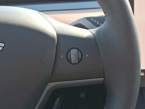 Used 2025 Tesla Model Y Long Range image 24