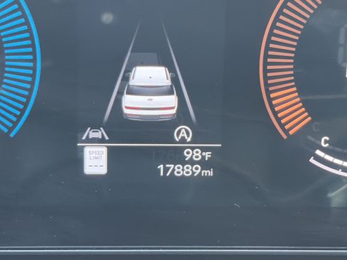 Used 2025 Hyundai Santa Fe SEL AWD/4WD image 25