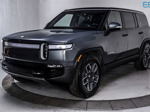 Used 2024 Rivian R1S Adventure image 3