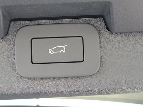 New 2025 Land Rover Discovery S AWD/4WD image 12