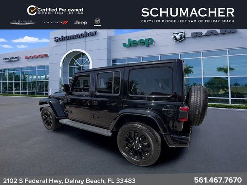 Used 2023 Jeep Wrangler Unlimited Sahara AWD/4WD image 5