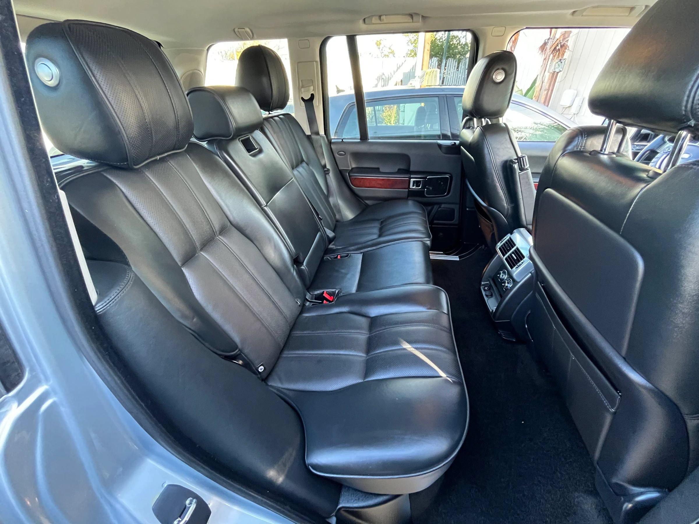 Used 2011 Land Rover Range Rover HSE LUX AWD/4WD image 16