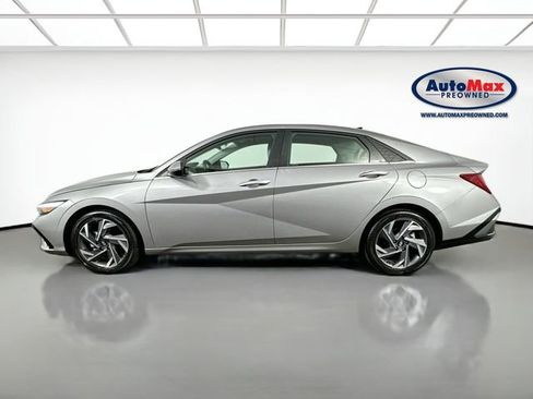 Used 2025 Hyundai Elantra Limited FWD image 9