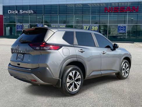 Used 2023 Nissan Rogue SV image 6
