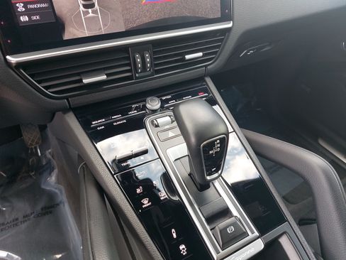 Used 2020 Porsche Cayenne AWD/4WD image 24