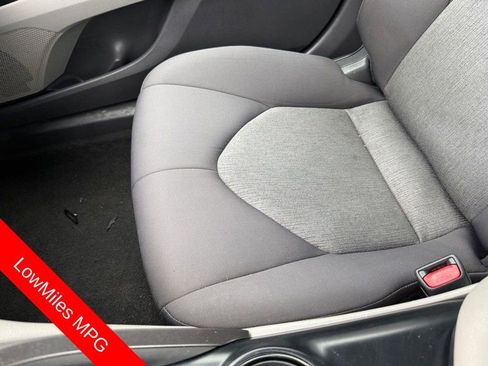 Used 2020 Toyota Camry LE image 27