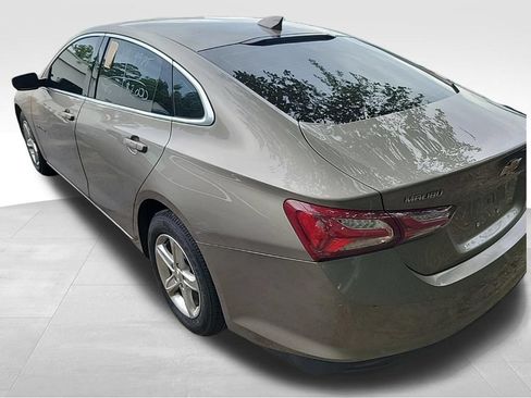 Used 2022 Chevrolet Malibu LT FWD image 2