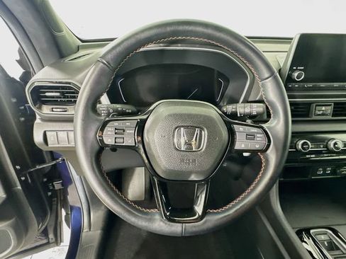 Used 2025 Honda Pilot Sport image 23
