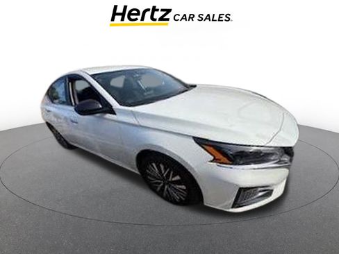 Used 2025 Nissan Altima 2.5 SV image 1