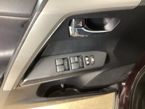 Used 2017 Toyota RAV4 XLE w/ Plus Extra Value Package FWD image 11