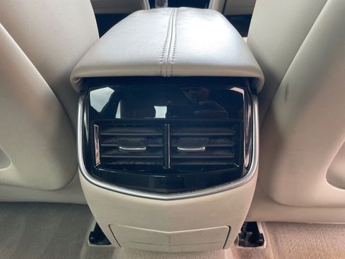 Used 2013 Cadillac XTS FWD image 31