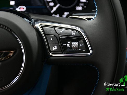 Used 2025 Bentley Flying Spur Plug-In Hybrid image 32